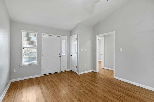 Building Photo - 2414 Quazar Cir