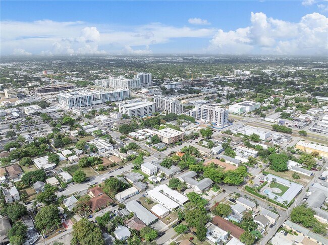 Building Photo - 1946 Pierce St