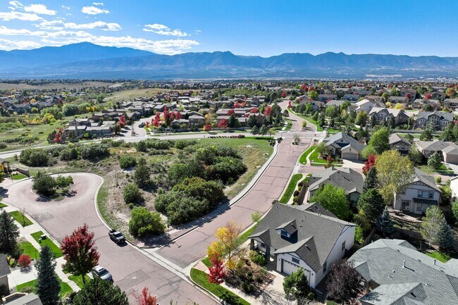Building Photo - Main Level Living in Pine Creek...Views ar...