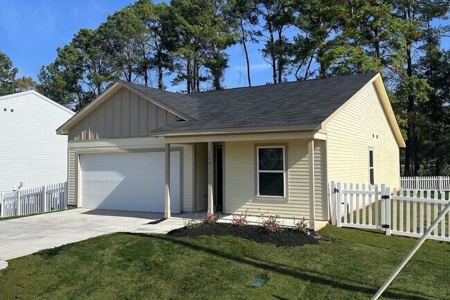 Building Photo - The home is a 1 story, 2 car garage 3 bedrooms, 2 full baths. Open floor plan from the kitchen ar...