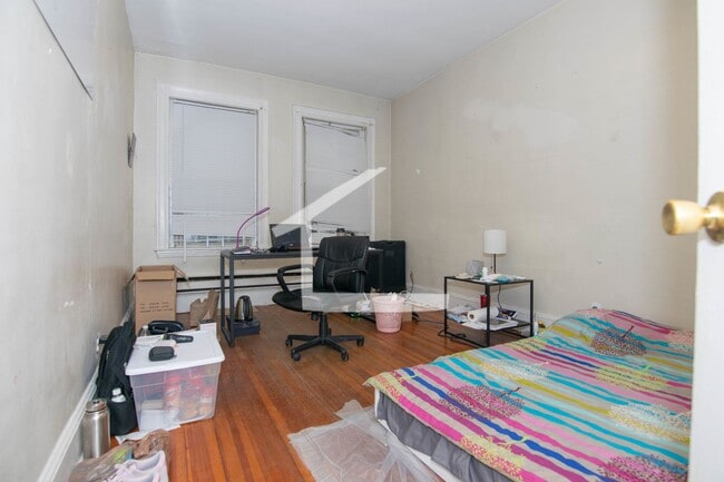 Building Photo - Harvard St Near Brighton Ave 9/1  Split 2 bed 1100 per person Students ok Walk to everything in A...