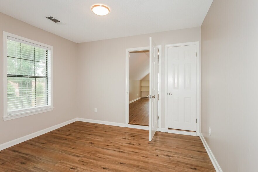 Building Photo - 7733 Deerfield Trce