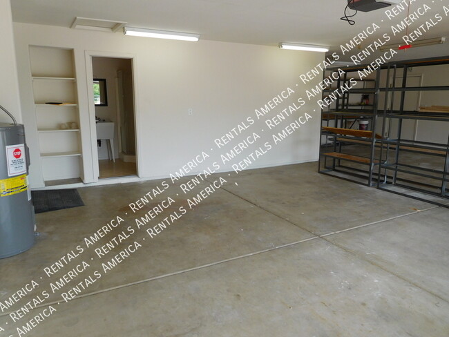 Building Photo - 5747 N 105th Ln