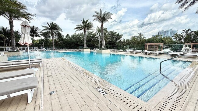 Building Photo - 16385 Biscayne Blvd