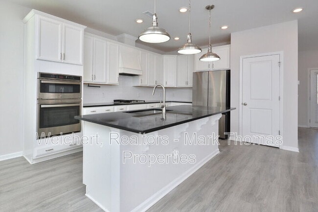 Building Photo - 1043 Manorhaven Dr