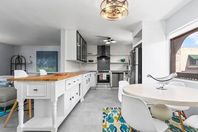 Building Photo - 2510 Clairemont Dr