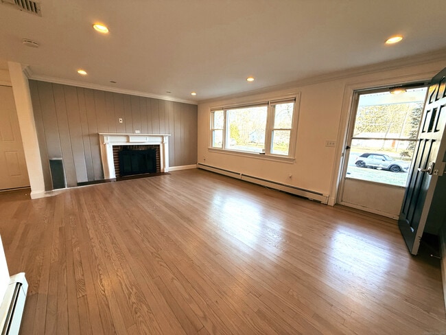 Building Photo - 7 Mallard Rd