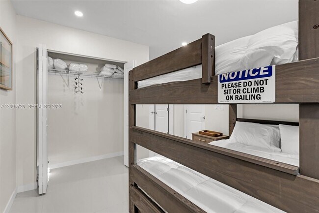 Building Photo - 1075 NE 12th Ave