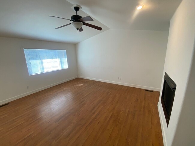 Building Photo - Three Bedroom Bayfield House Available for...