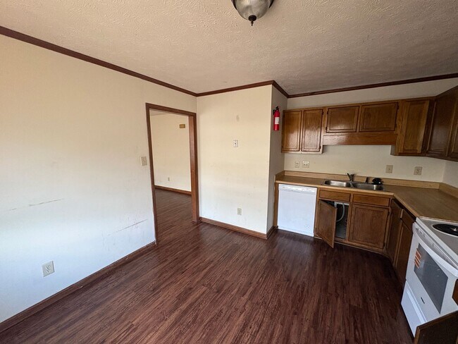 Building Photo - 5925 Labonte Dr