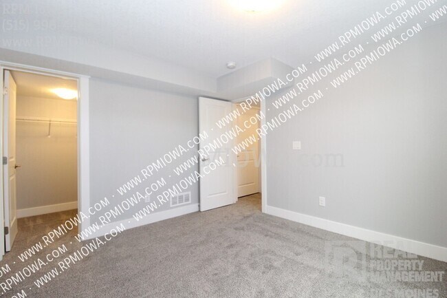 Building Photo - 5374 Destiny Dr