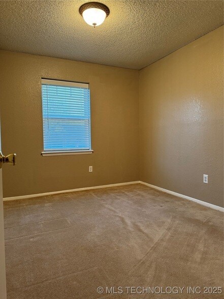 Building Photo - 268 E 137th St