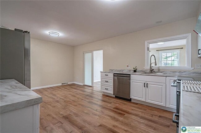 Building Photo - 5650 Greens Dr