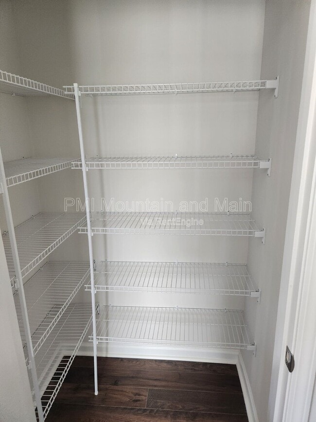 Building Photo - 92 Queen Vly Wy