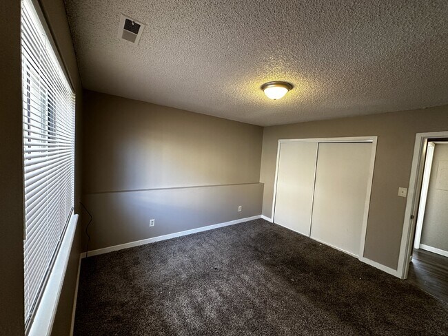 Building Photo - Available Immeditely!