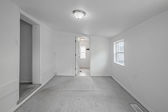 Building Photo - 4BD, 2BA Sun Valley Home with Large Driveway for Parking