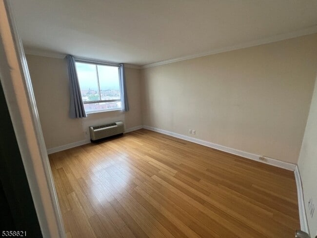 Building Photo - 100 Manhattan Ave