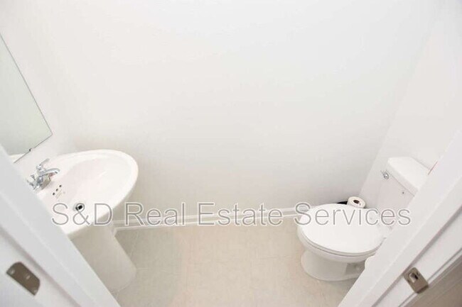 Building Photo - 349 Sol Vis Dr