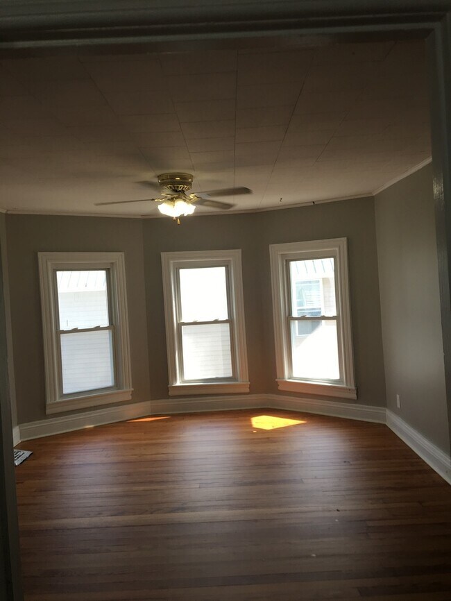Building Photo - Gorgeous 5 bedroom 2 bath located on friendly neighborhood for rent!!!