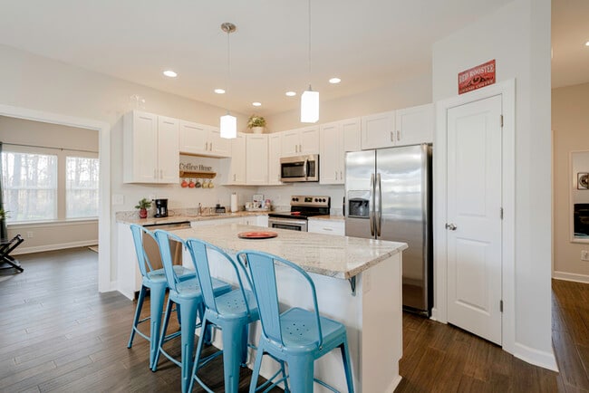 Building Photo - Furnished Rental