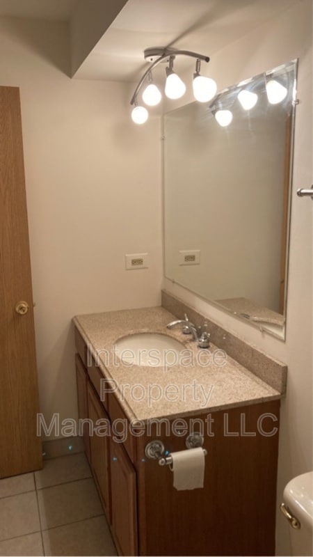 Building Photo - 9937 S Cicero Ave