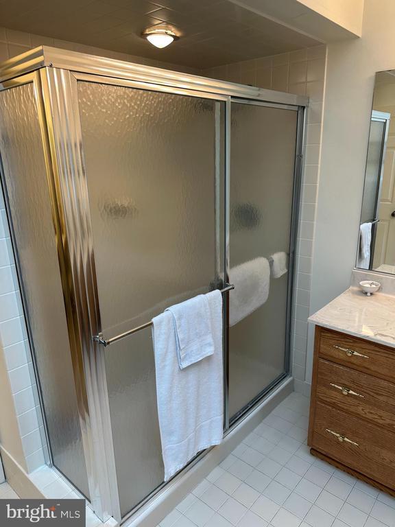 Building Photo - 864 Jefferson Way