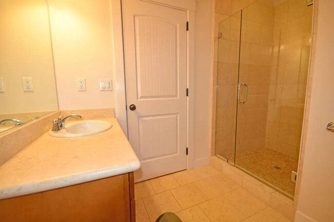 Building Photo - 1705 Palm Ave