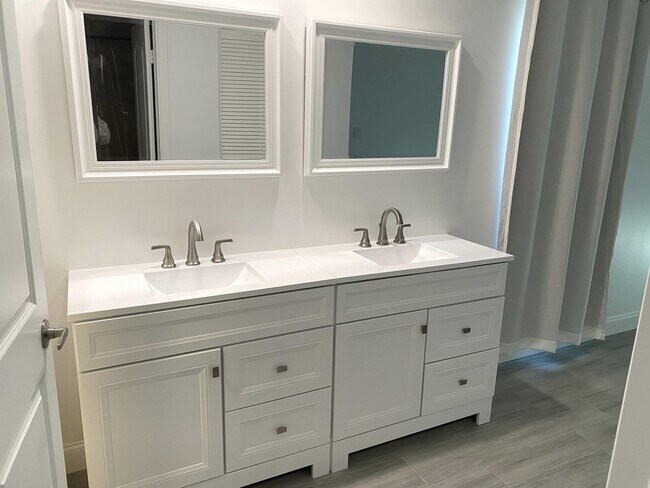 Building Photo - 2450 Black Olive Blvd