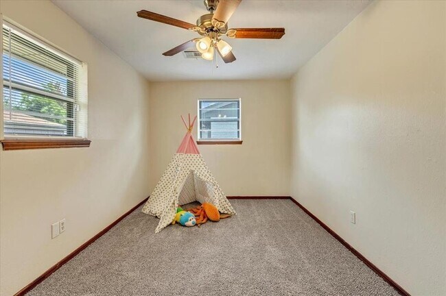 Building Photo - 4121 Monica Dr