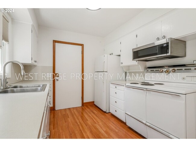 Building Photo - 11356 NE Glisan St