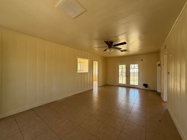 Building Photo - P156