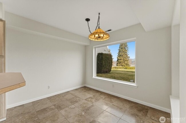 Building Photo - 2305 W Woodin Ave