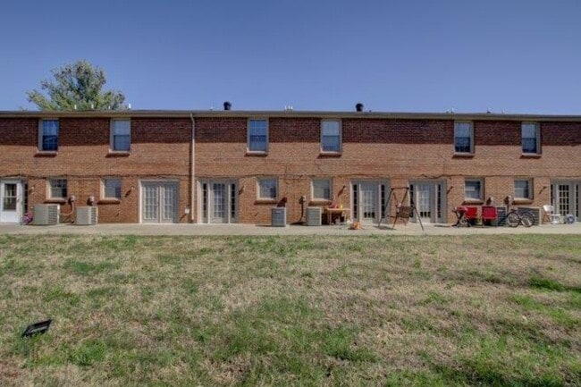 Building Photo - 812 Golf View Pl