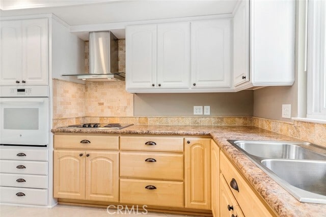 Building Photo - 703 Avenida Sevilla