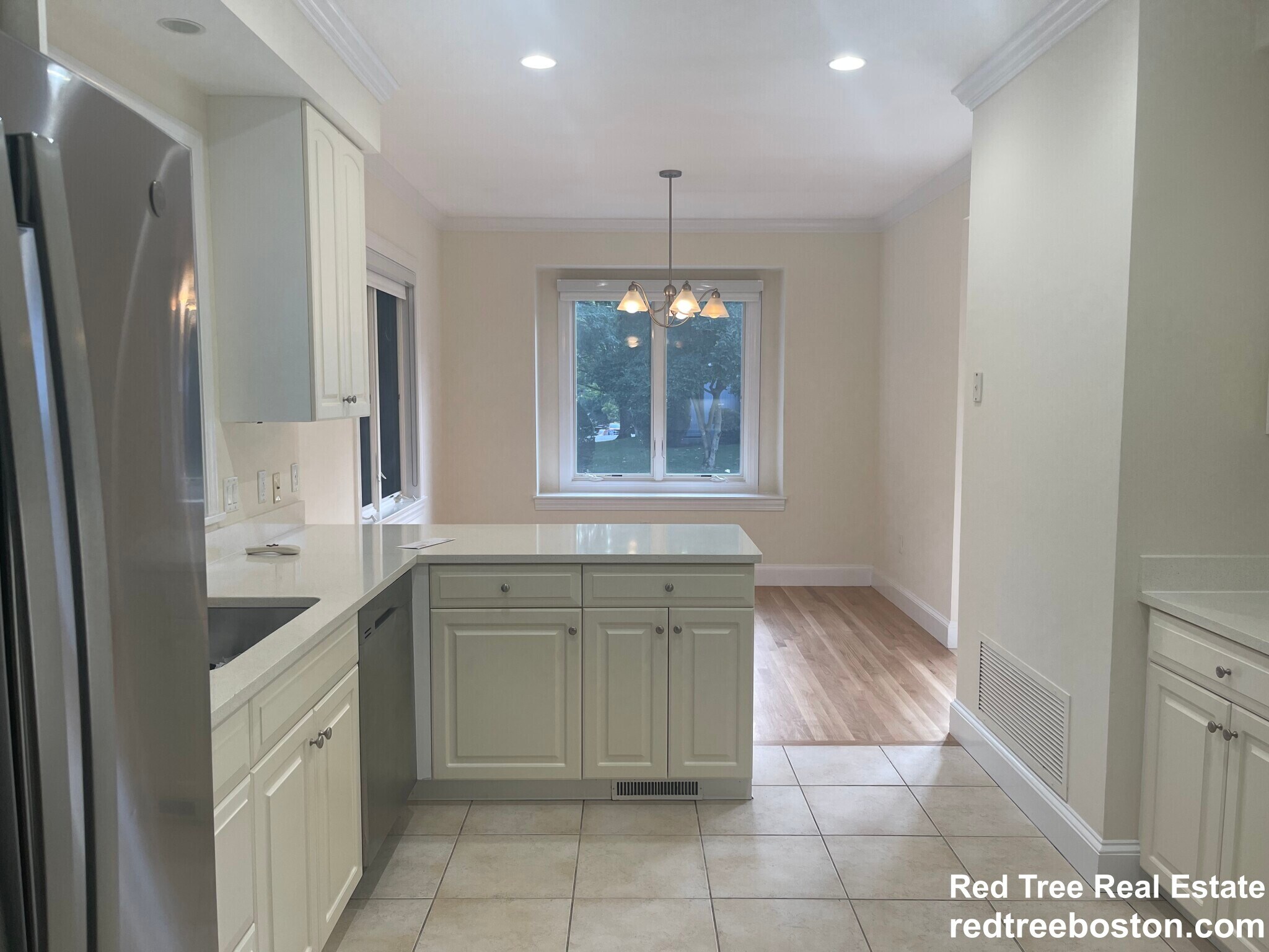 Building Photo - 901 W Roxbury Pky