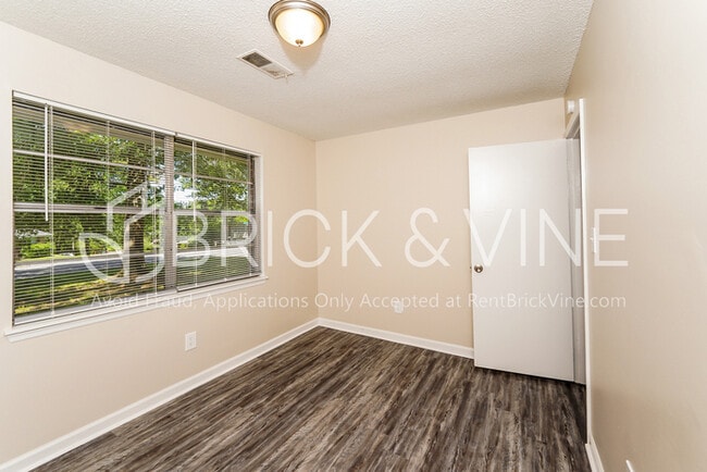 Building Photo - 8208 Kelly Dr