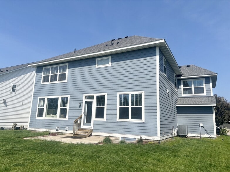 Building Photo - 9068 Red Oak Trl