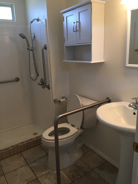 Building Photo - 1033 S 5th St