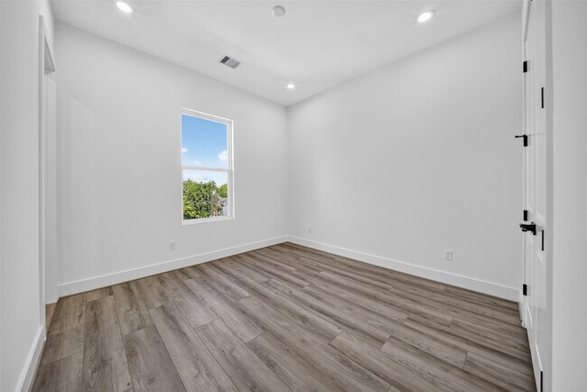 Building Photo - 2421 Harrington St
