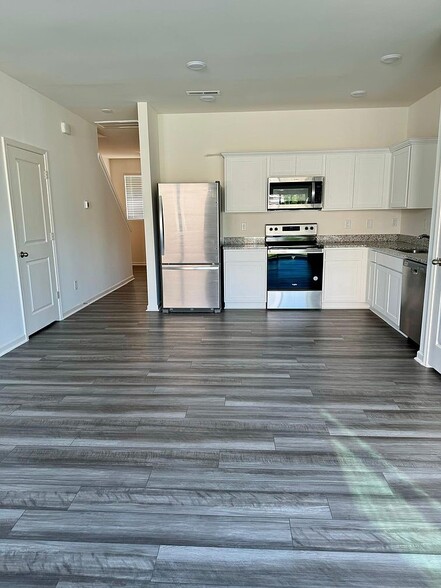 Dining room, kitchen - 101 S Chubb Rdg
