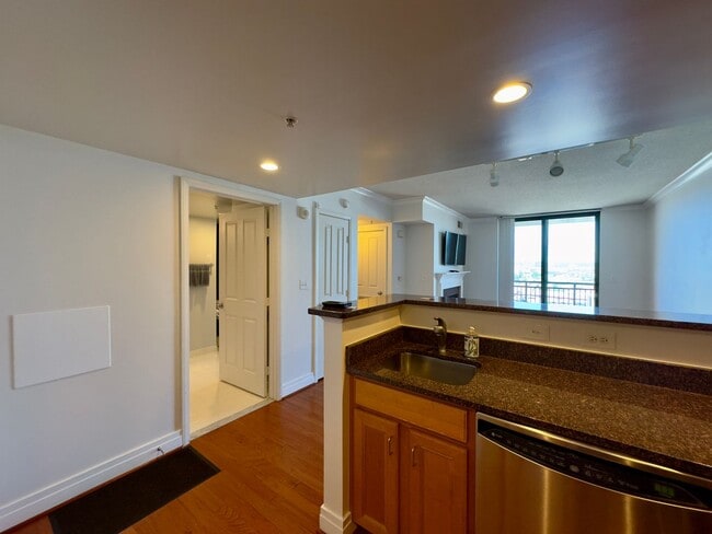 Building Photo - Charming 1 Bedroom/1 Bathroom Apartment Unit with In-Unit Laundry in Downtown Baltimore, MD!