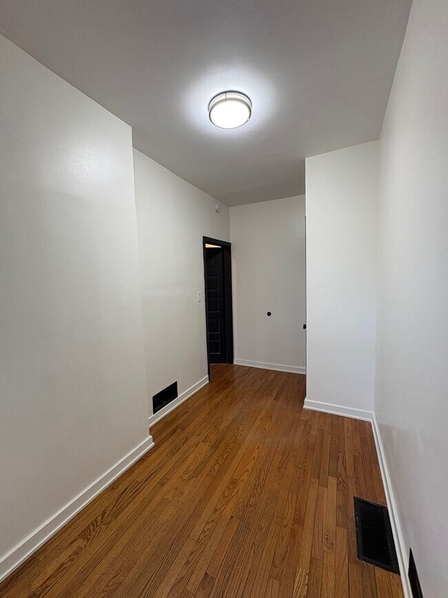 Building Photo - 3 Unit Apartment Building in the Heart of the Bellevue area of Pittsburgh