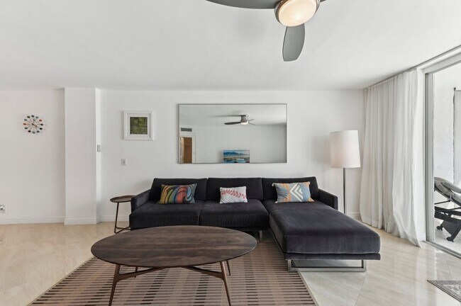 Building Photo - 3580 S Ocean Blvd