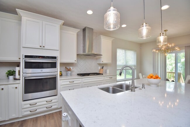 Building Photo - 7164 Glenvalley Dr