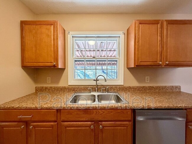 Building Photo - 12 W Haith Dr