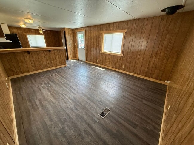 Building Photo - 3 Bed 2 Bath Updated Mobile Home with Fenced Yard and Storage Shed