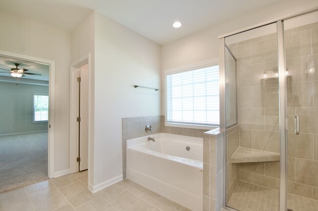 Building Photo - Brand New Hugston Home Near Lee Scott Acad...