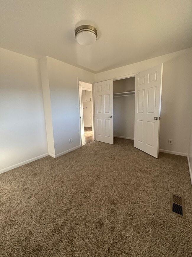 Building Photo - 983-985 S 600 W