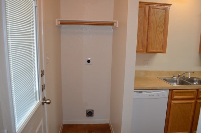 Building Photo - 318 Elbert Ln
