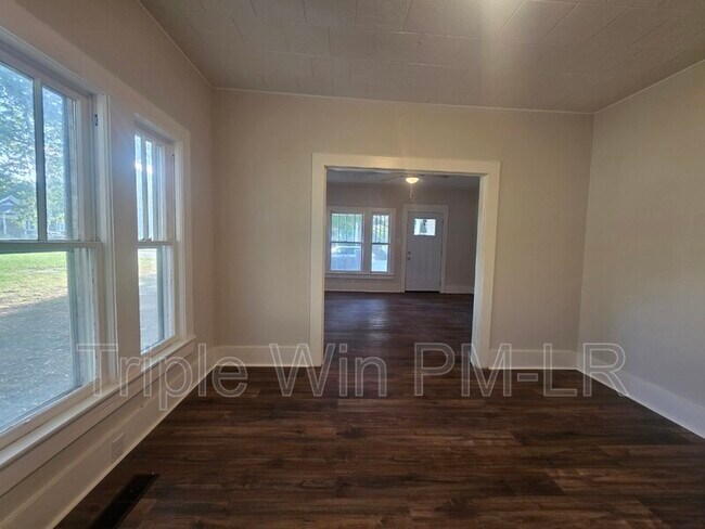 Building Photo - 609 N Morrill St